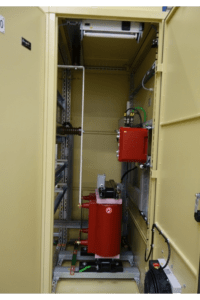 Jednofázový zemní transformátor, instalace ve skříni
