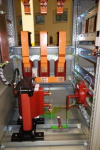 Jednofázový zemní transformátor, instalace ve skříni